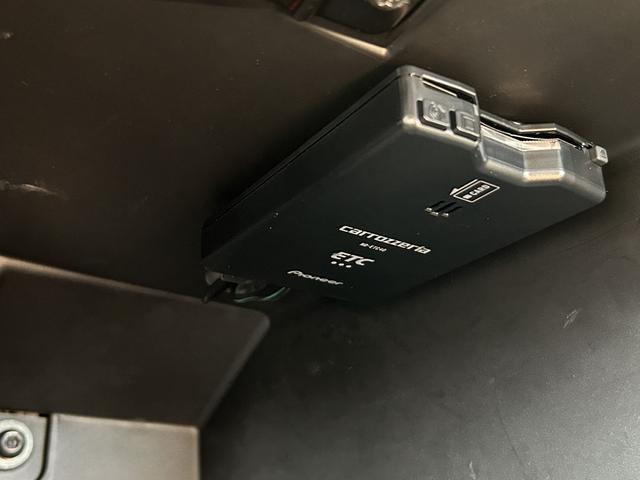 アバルト６９５ コンペティツィオーネ　右ハンドル　ＭＴＡ　レコードモンツァ　Ｂｒｅｍｂｏキャリパー　Ｓａｂｅｌｔカーボンシェルシート　ＫＯＮＩアブソーバー　ブースト計　Ｂｅａｔｓオーディオ　ドラレコ　カーボンミラーカバー　ＨＩＤ（23枚目）