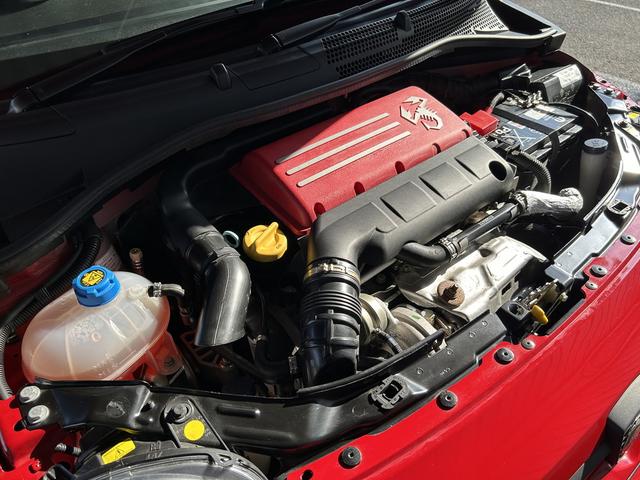 アバルト６９５ コンペティツィオーネ　右ハンドル　ＭＴＡ　レコードモンツァ　Ｂｒｅｍｂｏキャリパー　Ｓａｂｅｌｔカーボンシェルシート　ＫＯＮＩアブソーバー　ブースト計　Ｂｅａｔｓオーディオ　ドラレコ　カーボンミラーカバー　ＨＩＤ（44枚目）