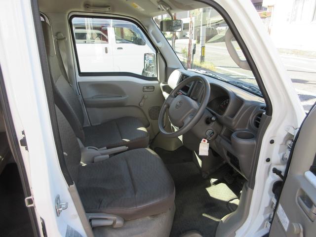 ＮＶ１００クリッパーバン ＤＸ　ハイルーフ　５ＡＧＳ　２ｎｄ発進モード　キーレス　集中ドアロック　リアワイパー　プライバシーガラス　ＰＳ　ＡＣ　Ｗエアバッグ　ＡＢＳ　エアコン　パワステ　室内クリーニング済み（17枚目）