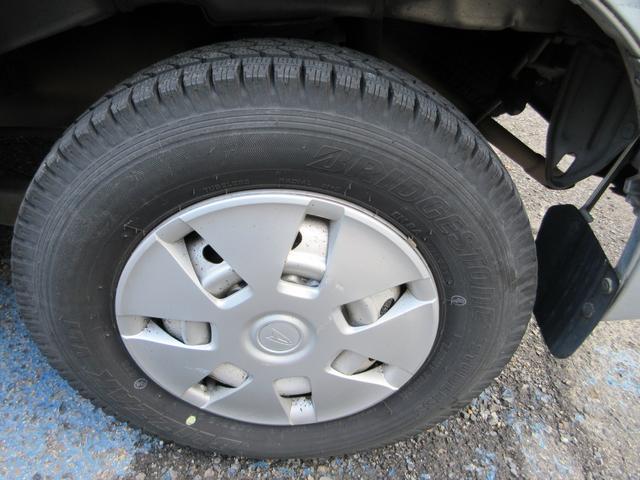 ハイゼットカーゴ クルーズ　クルーズ　ハイルーフ　４ＷＤ　オーバーヘッドコンソール　タイミングチェーン　純正ＣＤデッキ　ＥＴＣ車載器　エアコン　パワステ　Ｗエアバック　ＡＢＳ　キーレスエントリー　電格ミラー（16枚目）