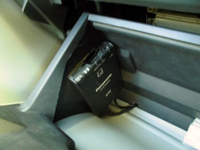 G ターボ 禁煙車 HDDナビ キセノン スマートキー オートエアコン オートライト シートヒーター エアロ 17インチアルミ ローダウン 革巻きステアリング ETC(23枚目)