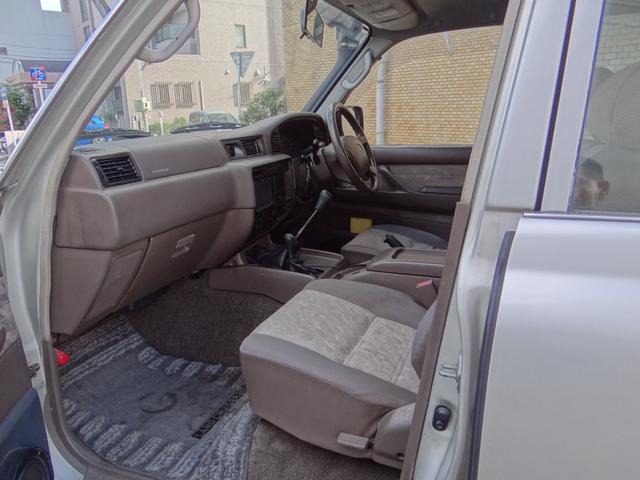 ランドクルーザー８０ ＧＸ　１ＨＤ－Ｔ、ＧＸターボ、２４バルブターボ最終型、Ｆ５速、ＦＲデフロック、リヤゲート観音開き、シートヒーター、５インチＵＰ、シュノーケル、ナビテレビ、バックモニター、禁煙車、（20枚目）