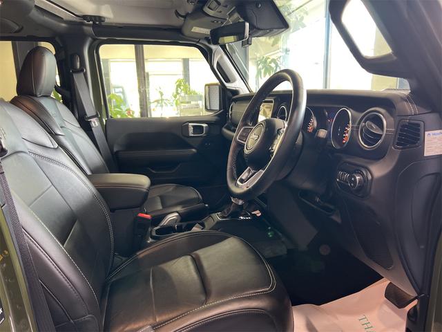 ジープ・ラングラーアンリミテッド サハラ　純正ＵコネクトナビＴＶＡｐｐｌｅ　ＣａｒＰｌａｙ対応サイドバックフロントカメラ黒革シートＪＥＰＰＥＳＥＮ１７アルミ３５インチタイヤラフカントリーリフトアップＧＯＲＨＩＮＯ製ルーフラックスマートキーＬＥ（16枚目）