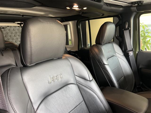 ジープ・ラングラーアンリミテッド サハラ　純正ＵコネクトナビＴＶＡｐｐｌｅ　ＣａｒＰｌａｙ対応サイドバックフロントカメラ黒革シートＪＥＰＰＥＳＥＮ１７アルミ３５インチタイヤラフカントリーリフトアップＧＯＲＨＩＮＯ製ルーフラックスマートキーＬＥ（19枚目）