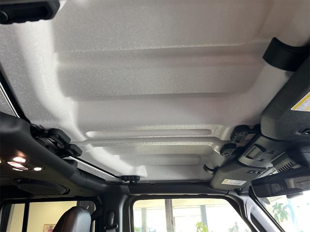 ジープ・ラングラーアンリミテッド サハラ　純正ＵコネクトナビＴＶＡｐｐｌｅ　ＣａｒＰｌａｙ対応サイドバックフロントカメラ黒革シートＪＥＰＰＥＳＥＮ１７アルミ３５インチタイヤラフカントリーリフトアップＧＯＲＨＩＮＯ製ルーフラックスマートキーＬＥ（20枚目）