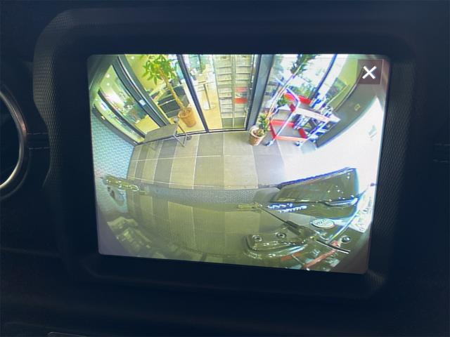 ジープ・ラングラーアンリミテッド サハラ　純正ＵコネクトナビＴＶＡｐｐｌｅ　ＣａｒＰｌａｙ対応サイドバックフロントカメラ黒革シートＪＥＰＰＥＳＥＮ１７アルミ３５インチタイヤラフカントリーリフトアップＧＯＲＨＩＮＯ製ルーフラックスマートキーＬＥ（24枚目）