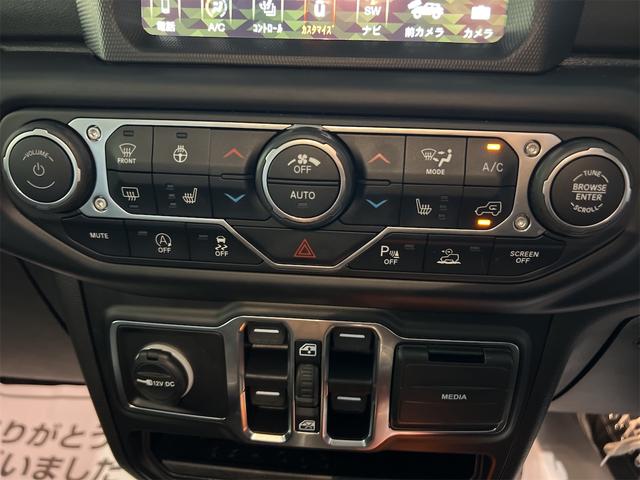ジープ・ラングラーアンリミテッド サハラ　純正ＵコネクトナビＴＶＡｐｐｌｅ　ＣａｒＰｌａｙ対応サイドバックフロントカメラ黒革シートＪＥＰＰＥＳＥＮ１７アルミ３５インチタイヤラフカントリーリフトアップＧＯＲＨＩＮＯ製ルーフラックスマートキーＬＥ（26枚目）