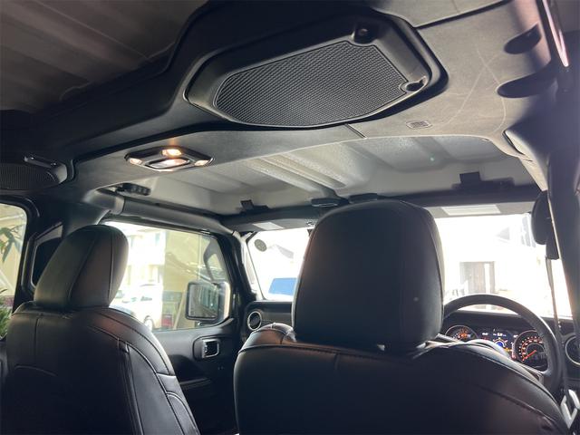 ジープ・ラングラーアンリミテッド サハラ　純正ＵコネクトナビＴＶＡｐｐｌｅ　ＣａｒＰｌａｙ対応サイドバックフロントカメラ黒革シートＪＥＰＰＥＳＥＮ１７アルミ３５インチタイヤラフカントリーリフトアップＧＯＲＨＩＮＯ製ルーフラックスマートキーＬＥ（32枚目）