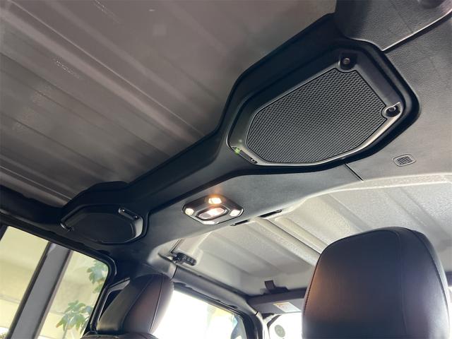 ジープ・ラングラーアンリミテッド サハラ　純正ＵコネクトナビＴＶＡｐｐｌｅ　ＣａｒＰｌａｙ対応サイドバックフロントカメラ黒革シートＪＥＰＰＥＳＥＮ１７アルミ３５インチタイヤラフカントリーリフトアップＧＯＲＨＩＮＯ製ルーフラックスマートキーＬＥ（34枚目）