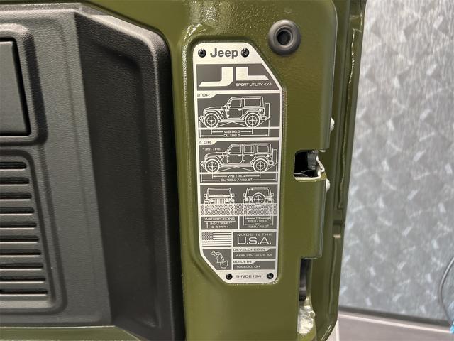 ジープ・ラングラーアンリミテッド サハラ　純正ＵコネクトナビＴＶＡｐｐｌｅ　ＣａｒＰｌａｙ対応サイドバックフロントカメラ黒革シートＪＥＰＰＥＳＥＮ１７アルミ３５インチタイヤラフカントリーリフトアップＧＯＲＨＩＮＯ製ルーフラックスマートキーＬＥ（51枚目）