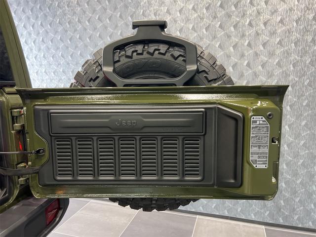ジープ・ラングラーアンリミテッド サハラ　純正ＵコネクトナビＴＶＡｐｐｌｅ　ＣａｒＰｌａｙ対応サイドバックフロントカメラ黒革シートＪＥＰＰＥＳＥＮ１７アルミ３５インチタイヤラフカントリーリフトアップＧＯＲＨＩＮＯ製ルーフラックスマートキーＬＥ（52枚目）