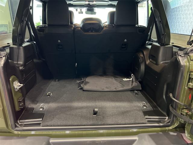 ジープ・ラングラーアンリミテッド サハラ　純正ＵコネクトナビＴＶＡｐｐｌｅ　ＣａｒＰｌａｙ対応サイドバックフロントカメラ黒革シートＪＥＰＰＥＳＥＮ１７アルミ３５インチタイヤラフカントリーリフトアップＧＯＲＨＩＮＯ製ルーフラックスマートキーＬＥ（53枚目）