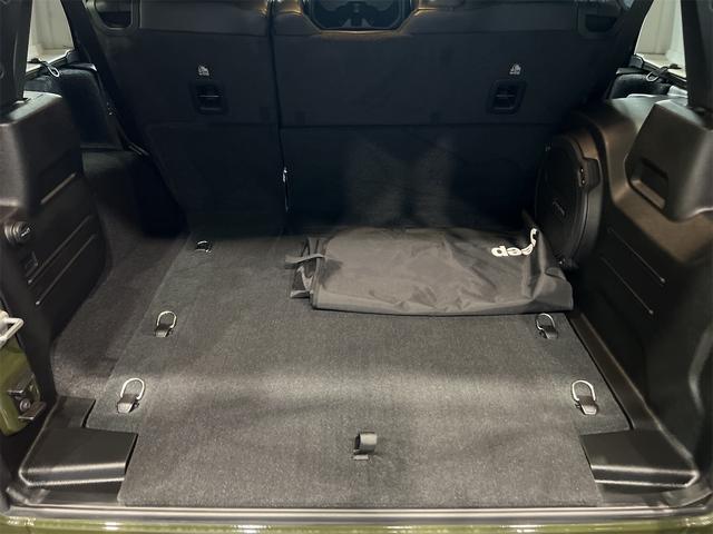 ジープ・ラングラーアンリミテッド サハラ　純正ＵコネクトナビＴＶＡｐｐｌｅ　ＣａｒＰｌａｙ対応サイドバックフロントカメラ黒革シートＪＥＰＰＥＳＥＮ１７アルミ３５インチタイヤラフカントリーリフトアップＧＯＲＨＩＮＯ製ルーフラックスマートキーＬＥ（54枚目）
