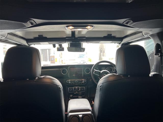 ジープ・ラングラーアンリミテッド サハラ　純正ＵコネクトナビＴＶＡｐｐｌｅ　ＣａｒＰｌａｙ対応サイドバックフロントカメラ黒革シートＪＥＰＰＥＳＥＮ１７アルミ３５インチタイヤラフカントリーリフトアップＧＯＲＨＩＮＯ製ルーフラックスマートキーＬＥ（57枚目）