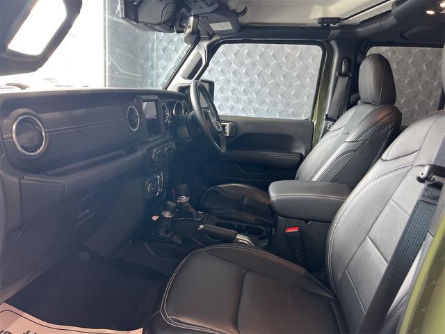 ジープ・ラングラーアンリミテッド サハラ　純正ＵコネクトナビＴＶＡｐｐｌｅ　ＣａｒＰｌａｙ対応サイドバックフロントカメラ黒革シートＪＥＰＰＥＳＥＮ１７アルミ３５インチタイヤラフカントリーリフトアップＧＯＲＨＩＮＯ製ルーフラックスマートキーＬＥ（64枚目）
