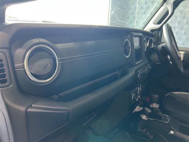 ジープ・ラングラーアンリミテッド サハラ　純正ＵコネクトナビＴＶＡｐｐｌｅ　ＣａｒＰｌａｙ対応サイドバックフロントカメラ黒革シートＪＥＰＰＥＳＥＮ１７アルミ３５インチタイヤラフカントリーリフトアップＧＯＲＨＩＮＯ製ルーフラックスマートキーＬＥ（65枚目）