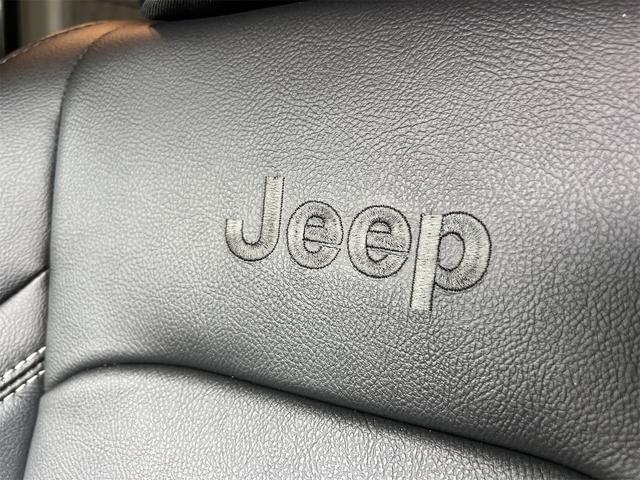 ジープ・ラングラーアンリミテッド サハラ　純正ＵコネクトナビＴＶＡｐｐｌｅ　ＣａｒＰｌａｙ対応サイドバックフロントカメラ黒革シートＪＥＰＰＥＳＥＮ１７アルミ３５インチタイヤラフカントリーリフトアップＧＯＲＨＩＮＯ製ルーフラックスマートキーＬＥ（66枚目）