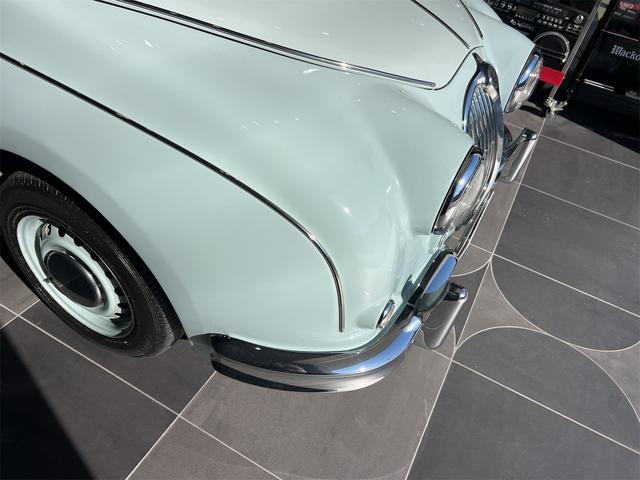 ビュート １２ＳＴプレミアム　ワンオーナー禁煙車光岡ベージュレザーシートクラシックインパネドアトリムセンターコンソールストラーダＳＤナビフルセグＴＶバックモニタードラレコＥＴＣトランクダンパーカラードホイール（5枚目）