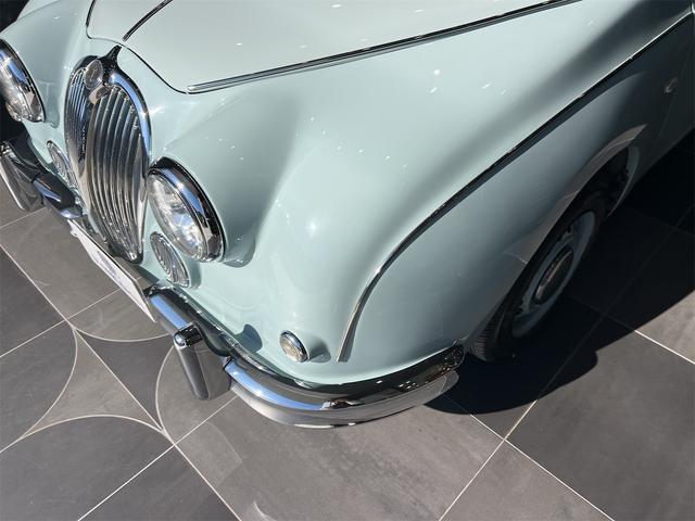 ビュート １２ＳＴプレミアム　ワンオーナー禁煙車光岡ベージュレザーシートクラシックインパネドアトリムセンターコンソールストラーダＳＤナビフルセグＴＶバックモニタードラレコＥＴＣトランクダンパーカラードホイール（6枚目）