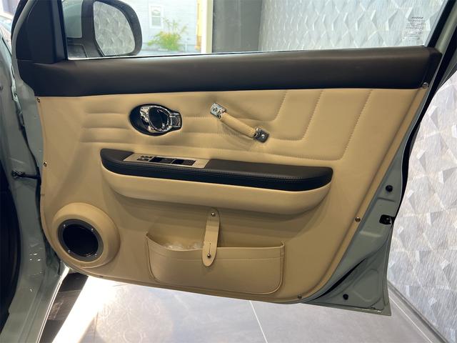 ビュート １２ＳＴプレミアム　ワンオーナー禁煙車光岡ベージュレザーシートクラシックインパネドアトリムセンターコンソールストラーダＳＤナビフルセグＴＶバックモニタードラレコＥＴＣトランクダンパーカラードホイール（12枚目）