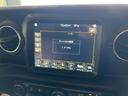 サハラ　純正ＵコネクトナビＴＶＡｐｐｌｅ　ＣａｒＰｌａｙ対応サイドバックフロントカメラ黒革シートＪＥＰＰＥＳＥＮ１７アルミ３５インチタイヤラフカントリーリフトアップＧＯＲＨＩＮＯ製ルーフラックスマートキーＬＥ（22枚目）