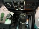 サハラ　純正ＵコネクトナビＴＶＡｐｐｌｅ　ＣａｒＰｌａｙ対応サイドバックフロントカメラ黒革シートＪＥＰＰＥＳＥＮ１７アルミ３５インチタイヤラフカントリーリフトアップＧＯＲＨＩＮＯ製ルーフラックスマートキーＬＥ（25枚目）