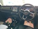 サハラ　純正ＵコネクトナビＴＶＡｐｐｌｅ　ＣａｒＰｌａｙ対応サイドバックフロントカメラ黒革シートＪＥＰＰＥＳＥＮ１７アルミ３５インチタイヤラフカントリーリフトアップＧＯＲＨＩＮＯ製ルーフラックスマートキーＬＥ（33枚目）