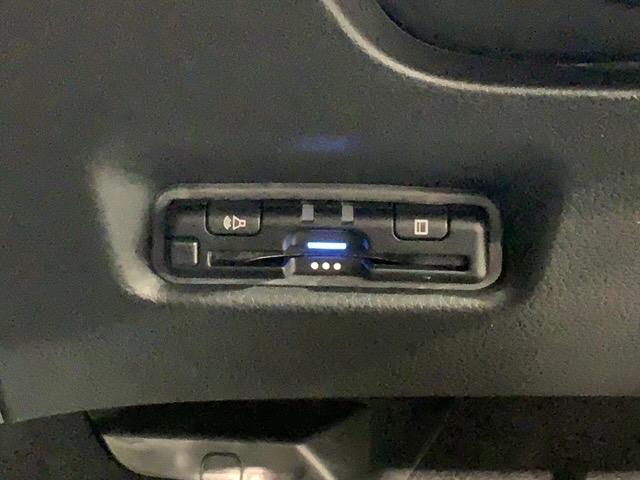 フィット e:HEVホーム ホンダセンシング 新車保証継承 禁煙 当社デモカー ナビ Rカメラ CD DVD BTオーディオ TV サイド+カーテンエアバック LEDヘッド クルコン 障害物センサー スマートキー ETC(12枚目)