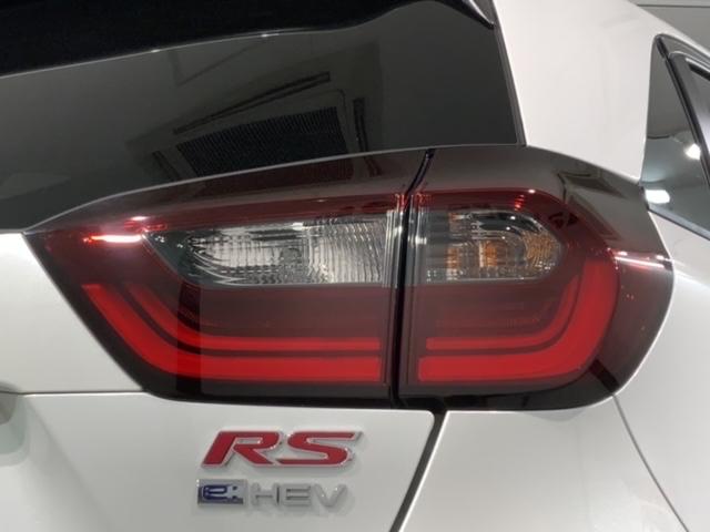フィット e:HEV RS ホンダセンシング 新車保証継承 禁煙 当社デモカー ナビ Rカメラ CD DVD BTオーディオ 音楽録音 TV アルミ LEDヘッド クルコン 横滑り防止装置障害物センサー スマートキー ETC(45枚目)