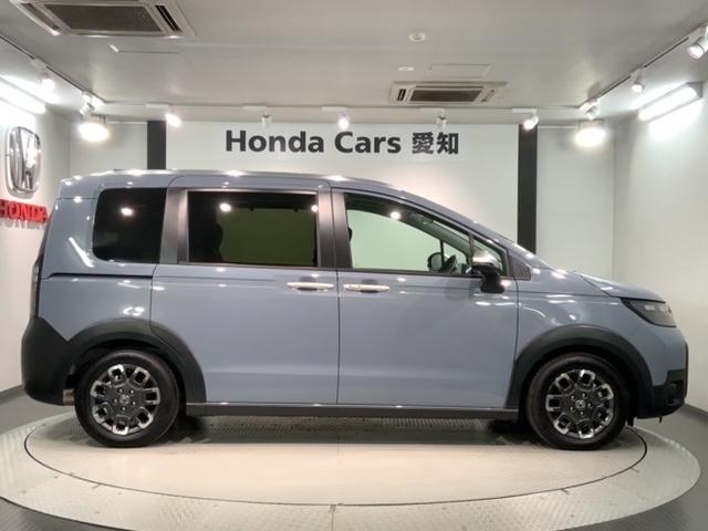 フリード クロスター ホンダセンシング 新車保証継承 禁煙 当社デモカー ナビ BTオーディオ TV サイド+カーテンエアバック アルミ LEDヘッド フォグ シートヒーター クルコン 障害物センサー 両側電動スライドドア(51枚目)