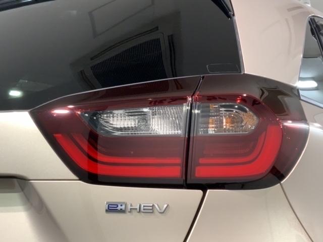 フィット e:HEVリュクス ホンダセンシング 最長5年保証 ナビ マルチビュカメラ BTオーディオ TV アルミ LEDヘッド シートヒーター クルコン ドラレコ ワンオーナー 禁煙 障害物センサー 横滑り防止装置 スマートキー(45枚目)