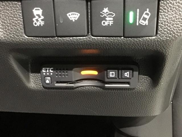 フリード+ハイブリッド ハイブリッド・クロスターホンダセンシング 最長5年保証 ナビ Rカメラ CD DVD BTオーディオ 音楽録音 TV サイド+カーテンエアバック アルミ LEDヘッド フォグ シートヒーター スマートキー ドラレコ ワンオーナー 両側電動ドア(12枚目)