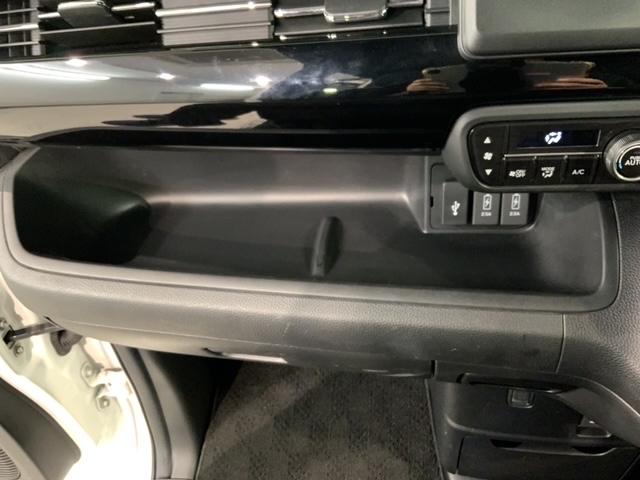 N-BOXカスタム L ホンダセンシング ナビ Rカメラ CD DVD BTオーディオ アルミ LEDヘッド フォグ シートヒーター スマートキー 左側電動スライドドア ワンオーナー 禁煙 障害物センサー 横滑り防止装置(24枚目)