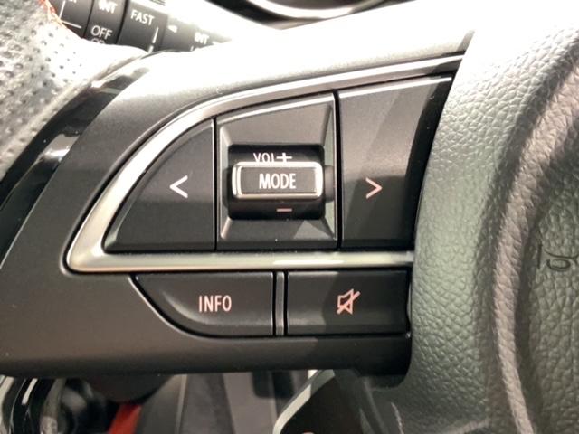 ステアリングにオーディオ操作スイッチが付いています。オーディオ画面に直接タッチしなくても操作が出来ますので、運転に集中できます。