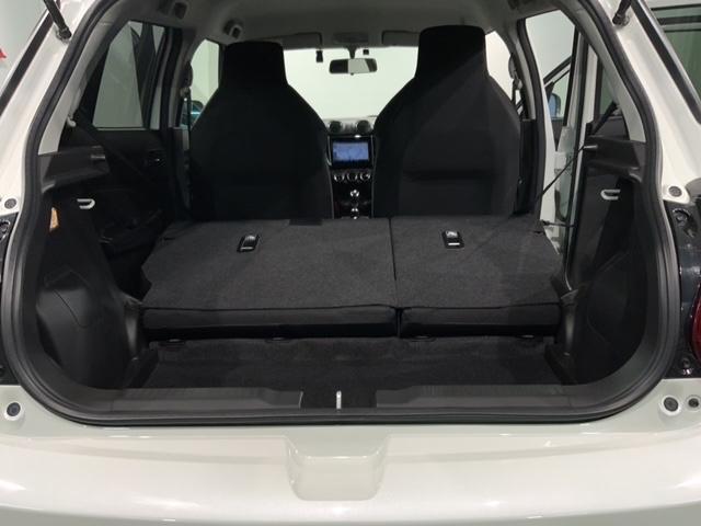 リアシートを倒すと、ラゲッジスペースを広くお使いいただけます！