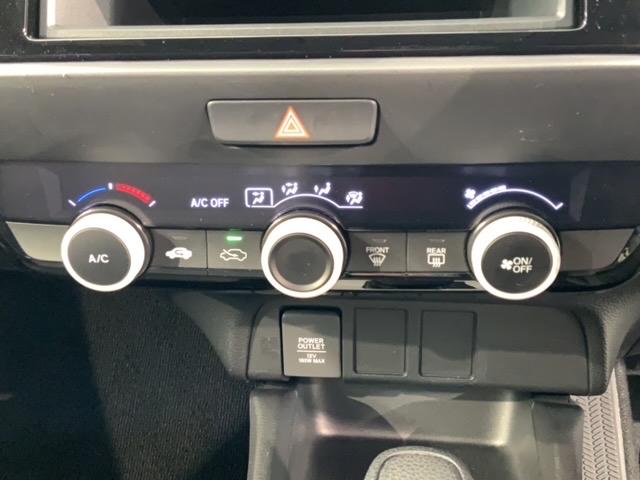 フィット ベーシック　ホンダセンシングレス　リースアップ車両　最長５年保証　ＣＤチューナー　ＡＢＳ　両席エアバック　サイド＋カーテンエアバック　オートライト　スマートキー　イモビライザー　横滑り防止装置　エアコン（6枚目）