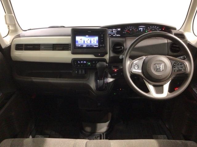 �g���₷�����C�A�E�g�̃_�b�V���{�[�h���ӂł��B�I�[�g�G�A�R���⏬������ȂǊ��������������ڂł��B