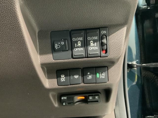 フリード Ｇ・ホンダセンシング　最長５年保証　ナビ　ＣＤ　ＢＴオーディオ　ＡＢＳ　両席エアバック　クルコンスマートキー　イモビライザー　両側電動スライドドア　横滑り防止装置　ワンオーナー　禁煙　ＥＴＣ　衝突軽減ブレーキ（13枚目）