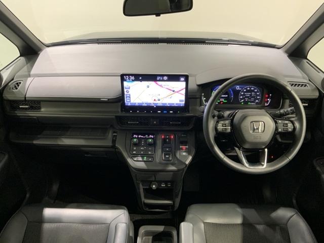 �g���₷�����C�A�E�g�̃_�b�V���{�[�h���ӂł��B�I�[�g�G�A�R���⏬������ȂǊ��������������ڂł��B