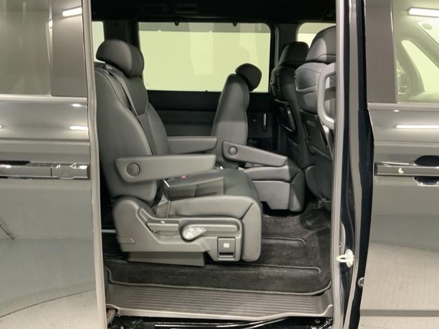 ���Џ��i���Z���^�[�ɂē��O���̃N���[�j���O�����{���Ă���܂��I