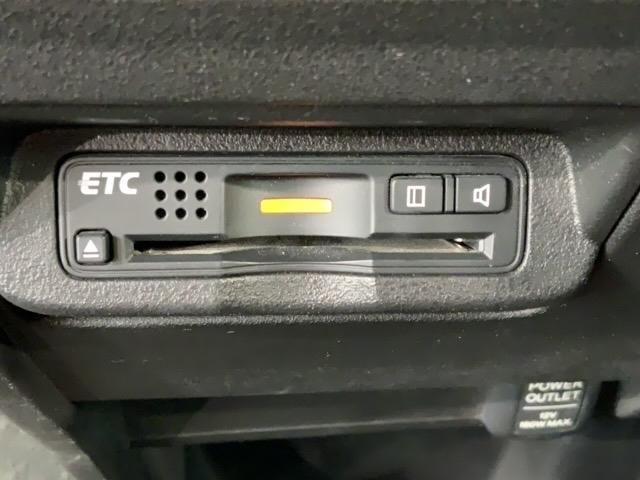 フリードハイブリッド ジャストセレクション＋　１年保証　ナビ　Ｒ席モニター　Ｒカメラ　ＣＤ　ＤＶＤ　ＢＴオーディオ　ＴＶ　ＨＩＤ　フォグ　クルコン　スマートキー　イモビライザー　ワンオーナー　禁煙　両側電動スライドドア　横滑り防止装置　ＥＴＣ（12枚目）