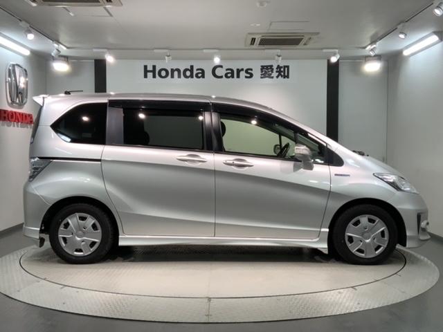 フリードハイブリッド ジャストセレクション＋　１年保証　ナビ　Ｒ席モニター　Ｒカメラ　ＣＤ　ＤＶＤ　ＢＴオーディオ　ＴＶ　ＨＩＤ　フォグ　クルコン　スマートキー　イモビライザー　ワンオーナー　禁煙　両側電動スライドドア　横滑り防止装置　ＥＴＣ（50枚目）