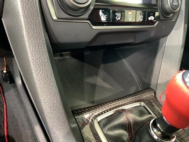 ���Џ��i���Z���^�[�ɂē��O���̃N���[�j���O�����{���Ă���܂��I