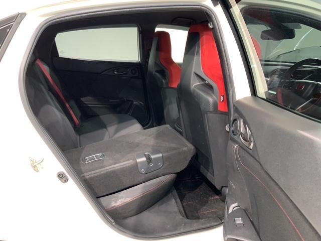 ���Џ��i���Z���^�[�ɂē��O���̃N���[�j���O�����{���Ă���܂��I