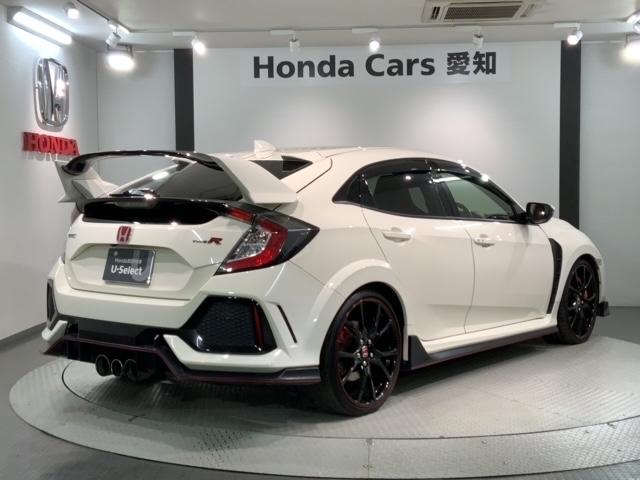 ���Џ��i���Z���^�[�ɂē��O���̃N���[�j���O�����{���Ă���܂��I