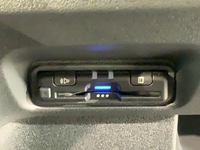 N-BOXカスタム コーディネートスタイル ホンダセンシング 新車保証継承 禁煙 当社デモカー ナビ Rカメラ CD DVD BTオーディオ 音楽録音 TV アルミ LEDヘッド シートヒーター クルコン 障害物センサー 両側電動スライドドア(13枚目)