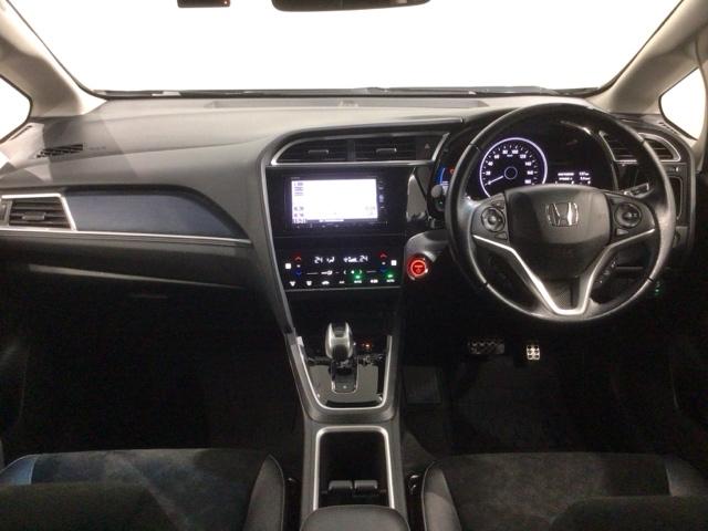 �g���₷�����C�A�E�g�̃_�b�V���{�[�h���ӂł��B�I�[�g�G�A�R���⏬������ȂǊ��������������ڂł��B