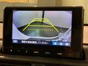 リバースギアに入れるだけで後方の表示へ切り替わります。夜間や雨の日の駐車も楽になりますよ。