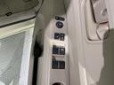 狭い駐車場で便利な電動格納ドアミラーが付いています。