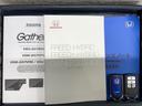 スマートキーは鍵をバッグに入れたままでもドアロックの開閉やエンジンのON・OFFができます。夜間や雨の日も鍵を探さなくて良いので便利です。